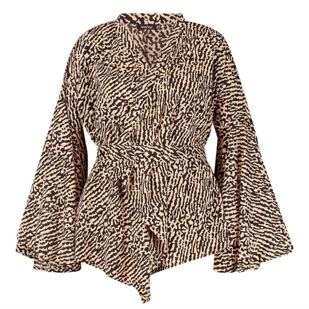 BOOHOO ANIMAL PRINTED EXTREME SLEEVE WRAP TOP SIZE 24 NEW